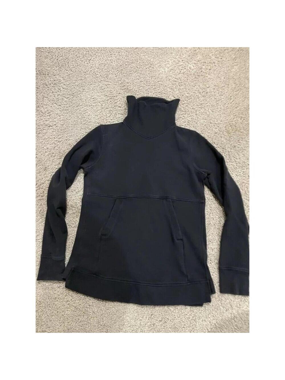 Women’s Lululemon Black Sweatshirt Size 6 pullover